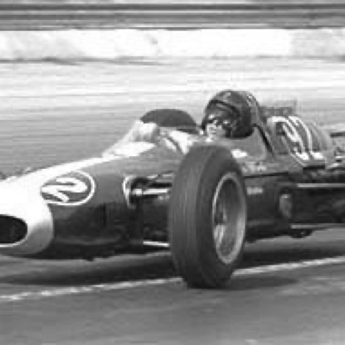 Posture caractéristiques de JImmy au volant